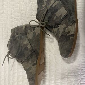 Toms Camouflage Ankle Boots